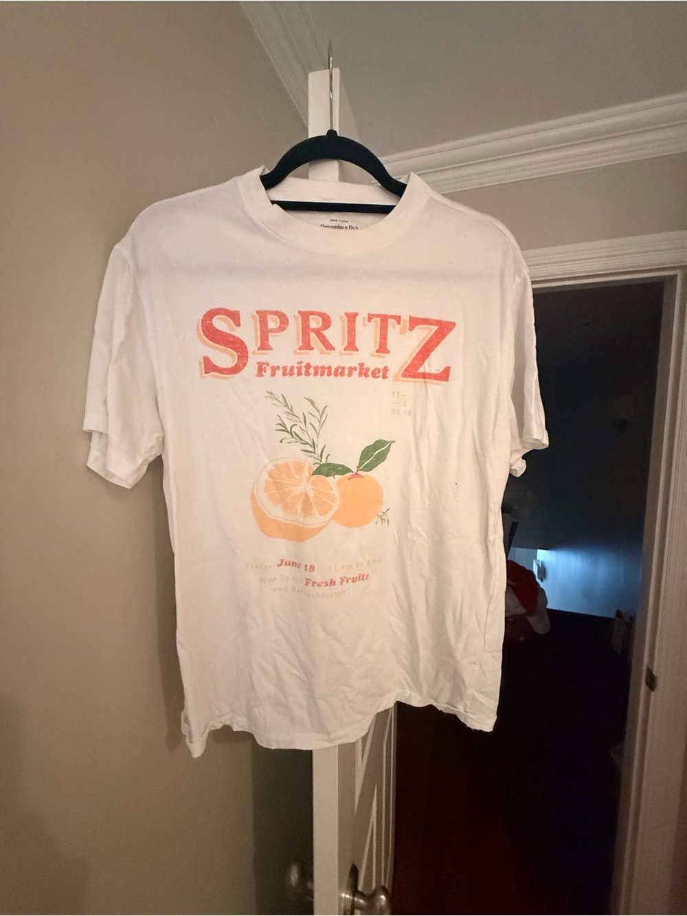 Abercrombie & Fitch White Graphic 'Spritz Fruitmarket' Tee